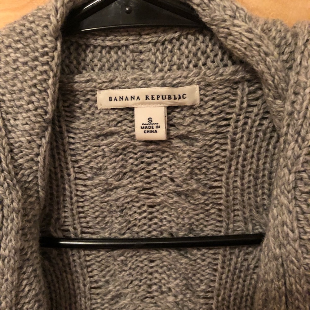💚‼️Banana Republic Grey Cable Knit Cardigan - Picture 2 of 4